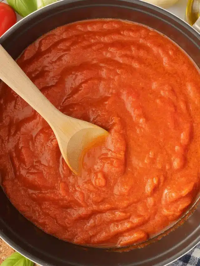 Delicious homemade pasta sauce made with fresh tomatoes, garlic, and herbs.