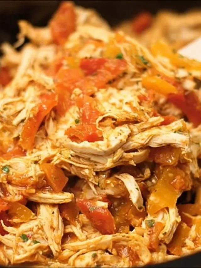 Delicious Crock Pot Chicken Fajitas with chicken, peppers, and onions