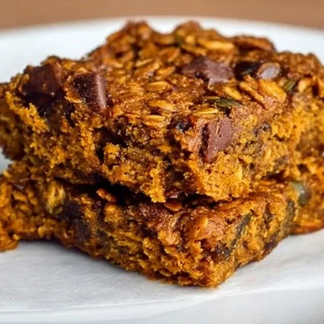 Healthy pumpkin oatmeal bars made with oats and pumpkin puree