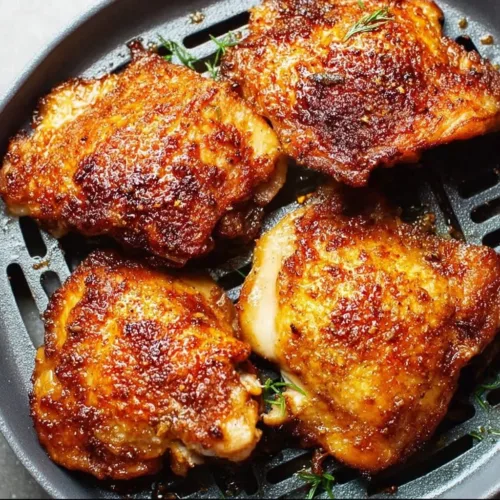 Crispy air fryer skinless chicken thighs served with vegetables